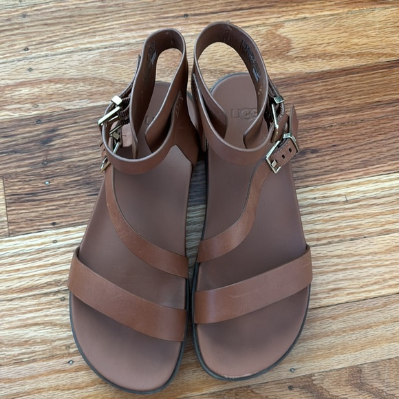 Ugg Solivan Strap Sandal - Picture 2 of 11